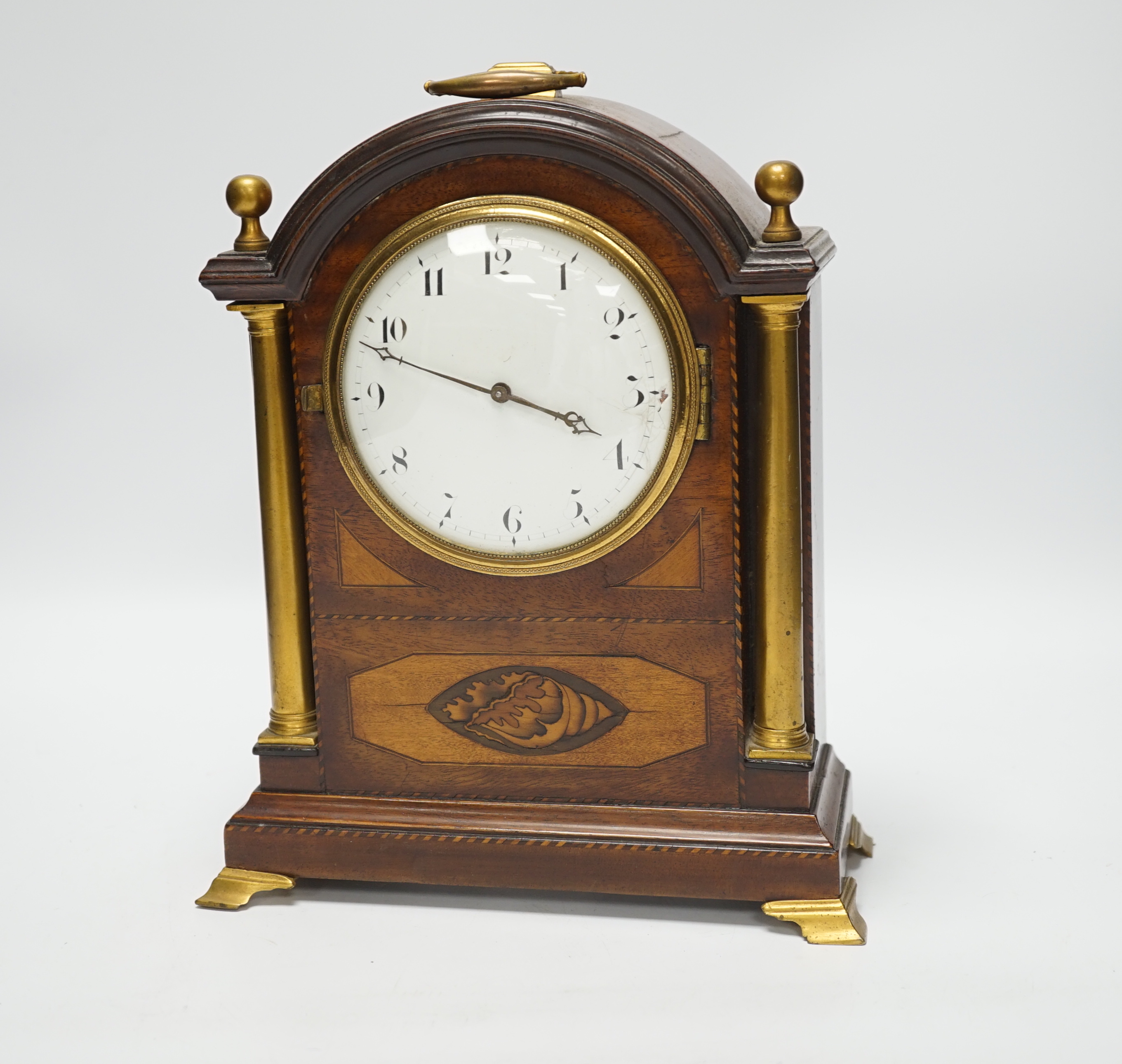 An Edwardian mahogany shell inlay mantel timepiece, 25cm